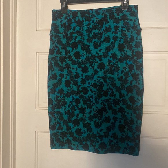 Like new Lularoe Cassie style dress in size small with floral pattern - Picture 2 of 4